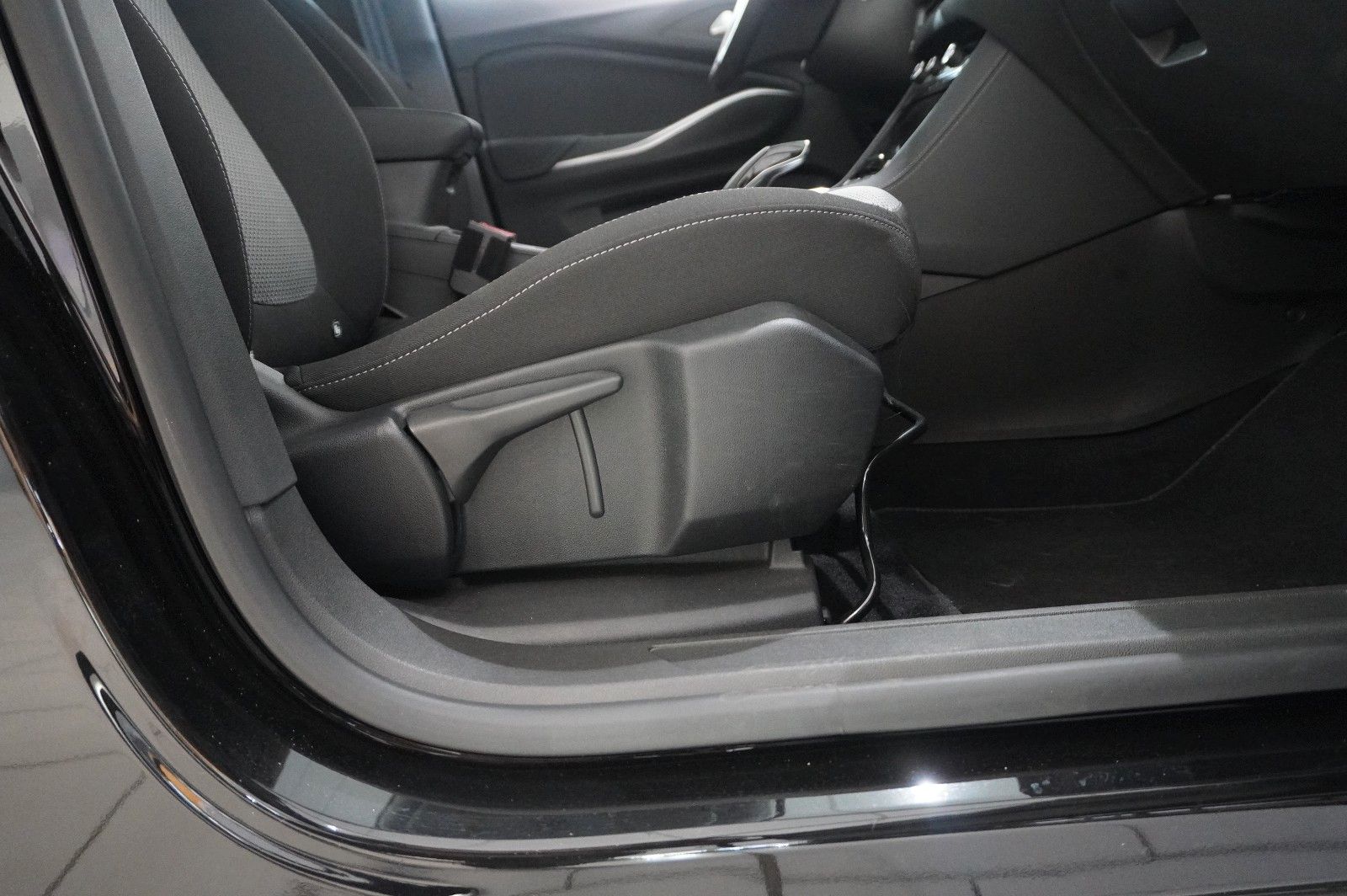 Fahrzeugabbildung Opel Grandland (X) 1.6T EDITION HYBRID NAVI/LED/VIRT.