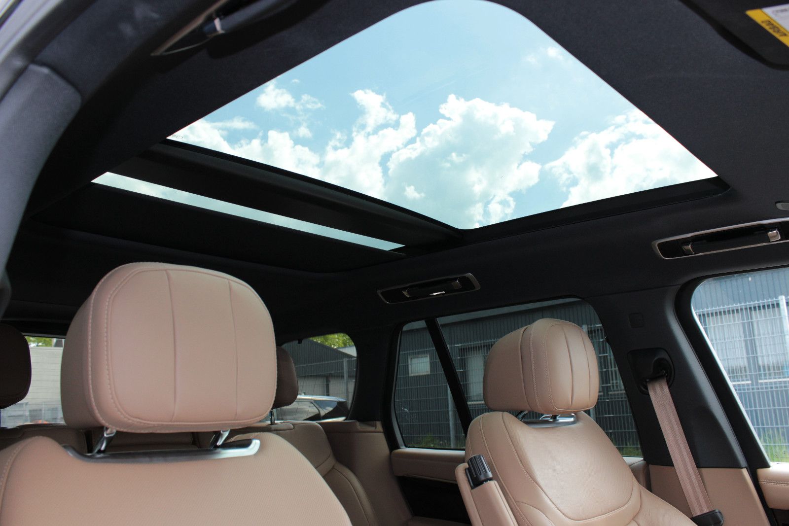 Fahrzeugabbildung Land Rover *MY25* Range Rover P460e HSE Hybrid