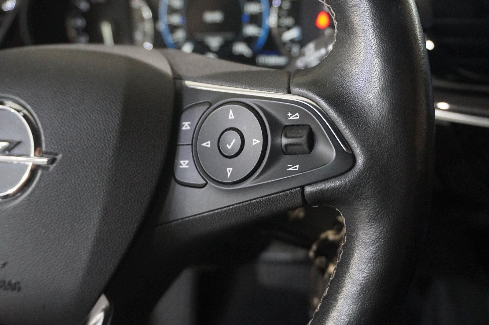 Fahrzeugabbildung Opel Insignia B ST 2.0D ELEGANCE NAVI/LED/VIRTU./AHK