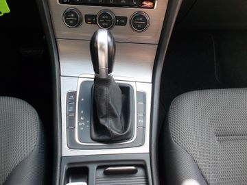Volkswagen Golf - 10
