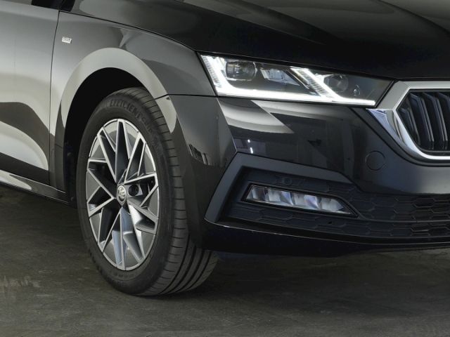 Octavia COMBI TOUR TDI DSG+AHK+KLIMA+NAVI+LED-SC