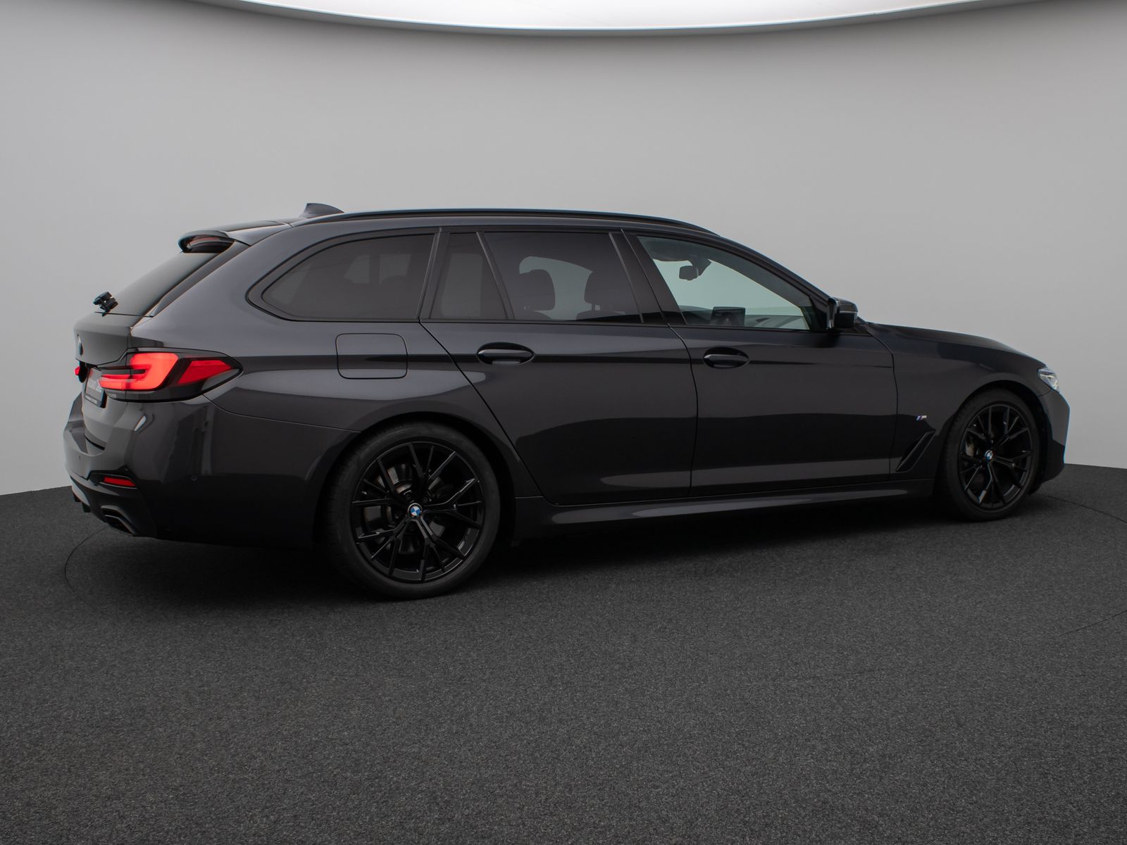 Fahrzeugabbildung BMW 530d xD M Sport Kamera Laser HUD DAN H/K 19Zoll