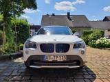 BMW X1 xDrive28i - 8-Gang Sport-Automatik, Allrad - BMW X1 aus 2012 mit Benzin-Antrieb: Geländewagen