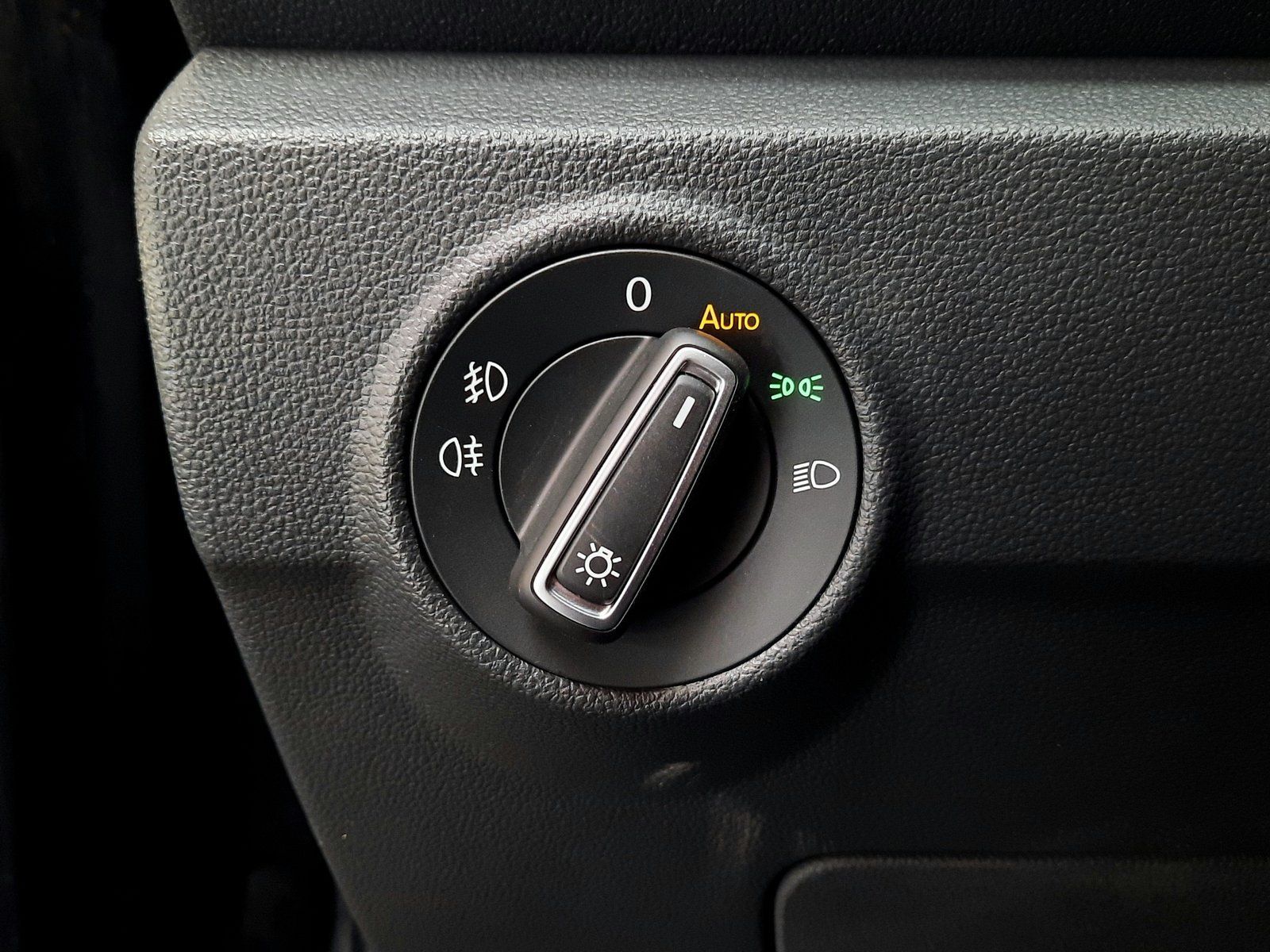 Fahrzeugabbildung Volkswagen T-Roc Sport TSI *Panodach*Navi*Cam*LED*ACC*App*