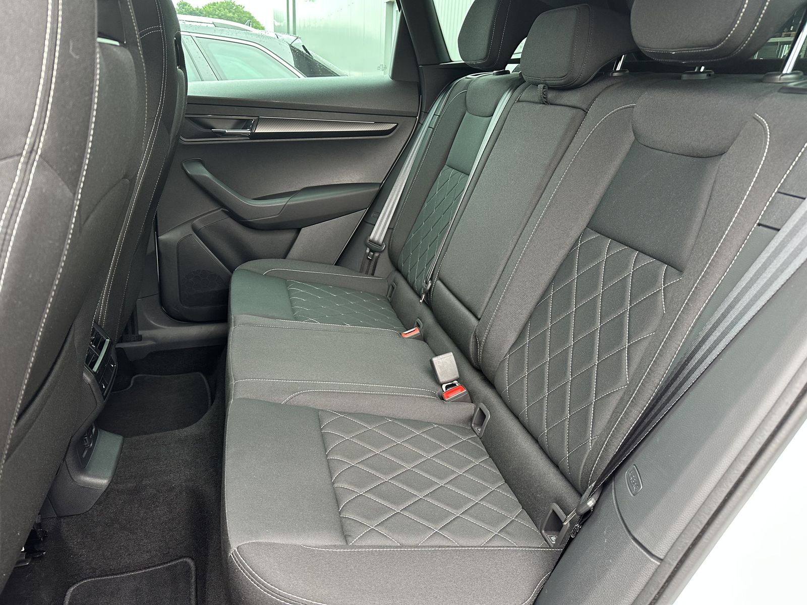 Fahrzeugabbildung SKODA Karoq 2.0 TSI 4x4 DSG Sportline NAV+LED+VCOCKPIT