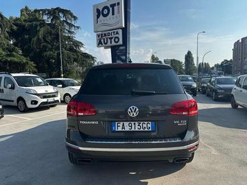 Volkswagen Touareg - 5