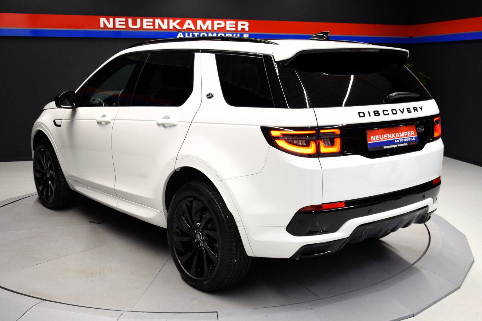 Fahrzeugabbildung Land Rover Discovery Sport R-Dynamic D 200 AWD Pano 360°AHK