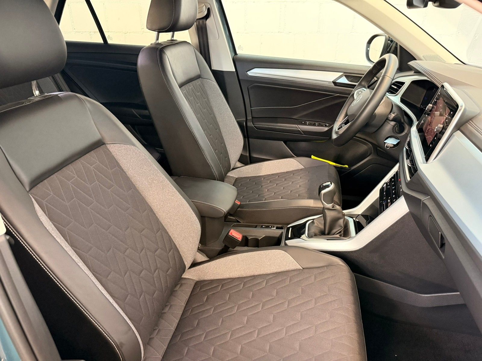 Fahrzeugabbildung Volkswagen T-Roc Goal 1,0 TSI 6-Gang Schaltung +LED +AHK +S