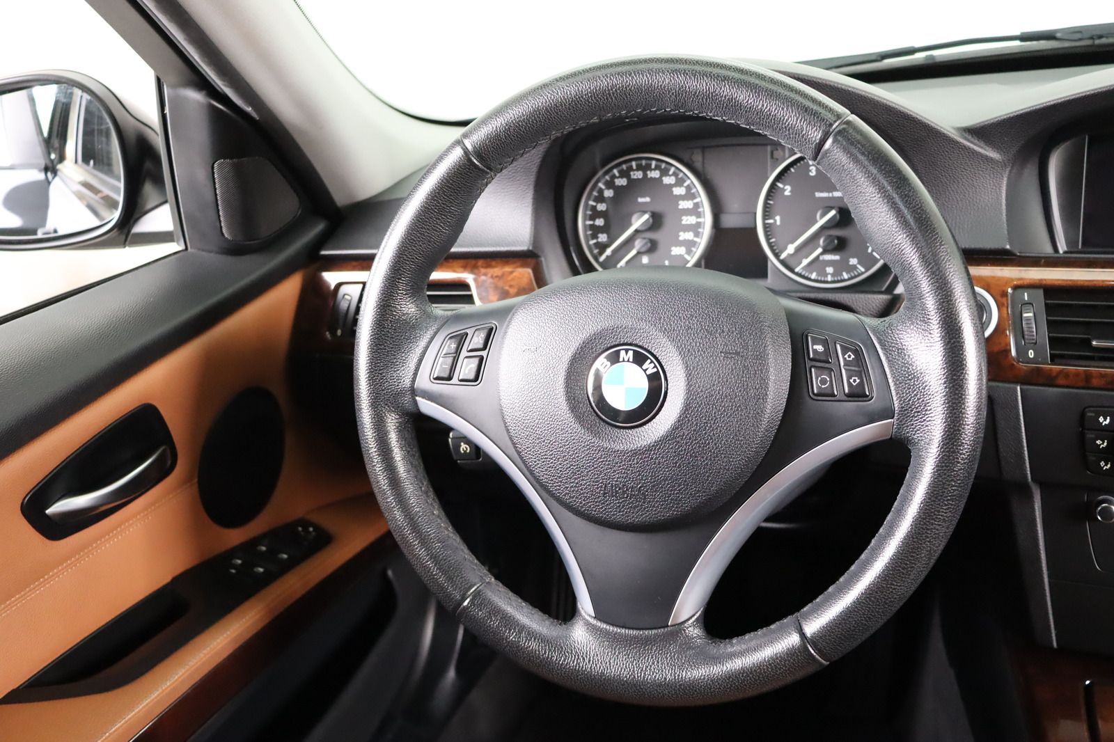 Fahrzeugabbildung BMW 318 i Touring * Xenon * Leder * Pano *