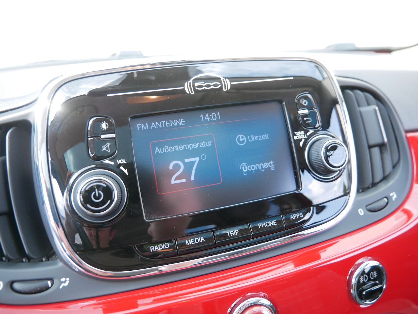 Fahrzeugabbildung Fiat 500 1.2 8V Lounge Panorama Sitzheiz PDC Klimaaut