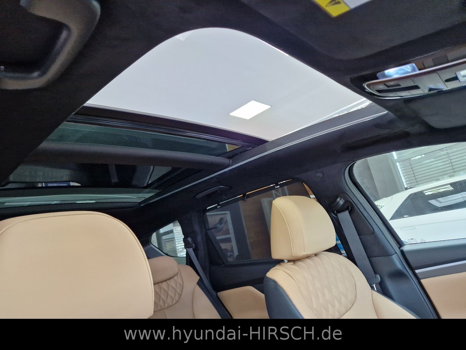 Fahrzeugabbildung Hyundai SANTA FE Plug-In Hybrid 4WD SEVEN SIGNATURE PANO