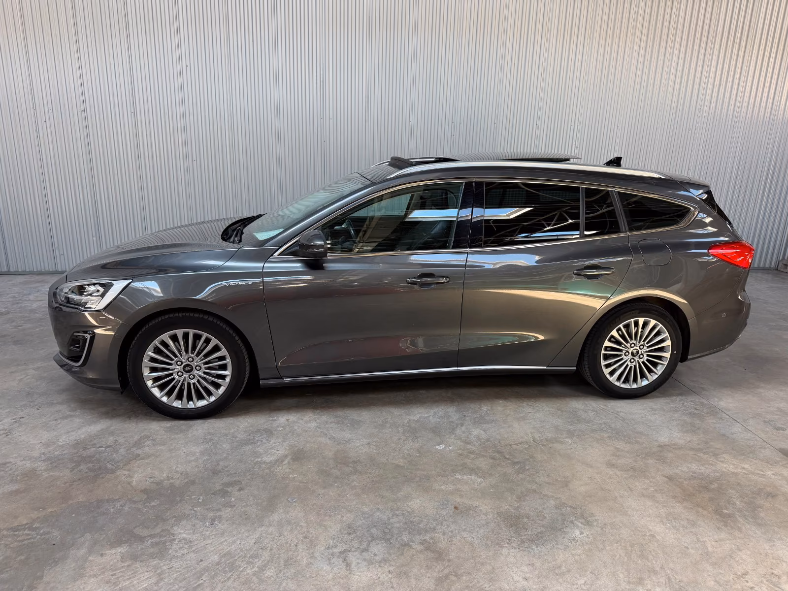Ford Focus Turnier Vignale Leder Navi Pano Camera