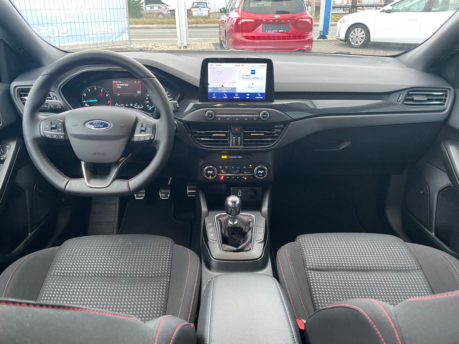 Fahrzeugabbildung Ford Focus ST-Line Hybrid Verkehrszeichenerk., Navi