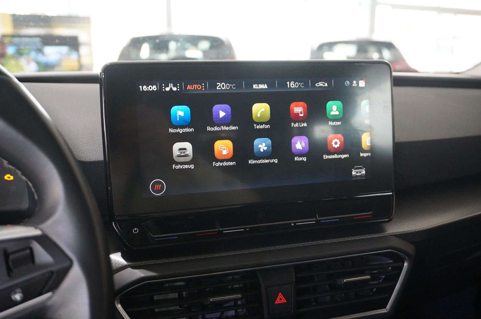 Fahrzeugabbildung SEAT Leon ST 2.0 TDI STYLE NAVI/LED/VIRT/SPORT/SH/DAB