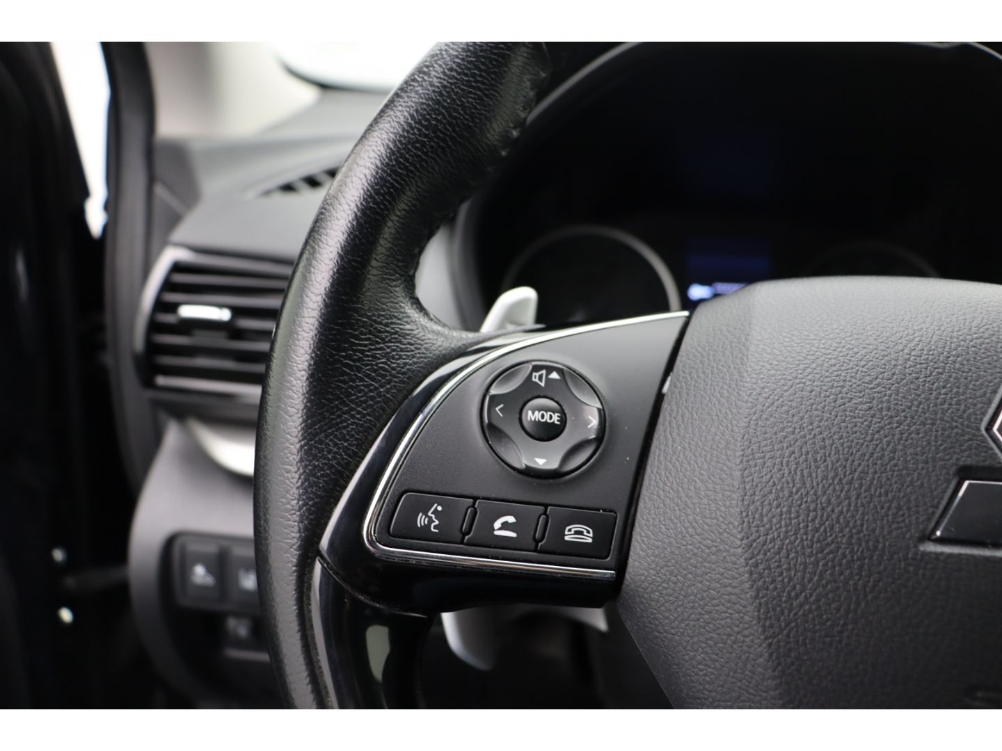 Fahrzeugabbildung Mitsubishi Eclipse Cross 2.4 Basis Hybrid 4WD