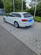 BMW 530d xDrive Touring A Luxury Line Luxury Line - BMW 530 Gebrauchtwagen in Stuttgart