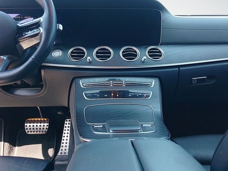 Mercedes-Benz E 300 T de 4M AMG DISTRO HUD 360 BURMESTER NIGHT foto 16