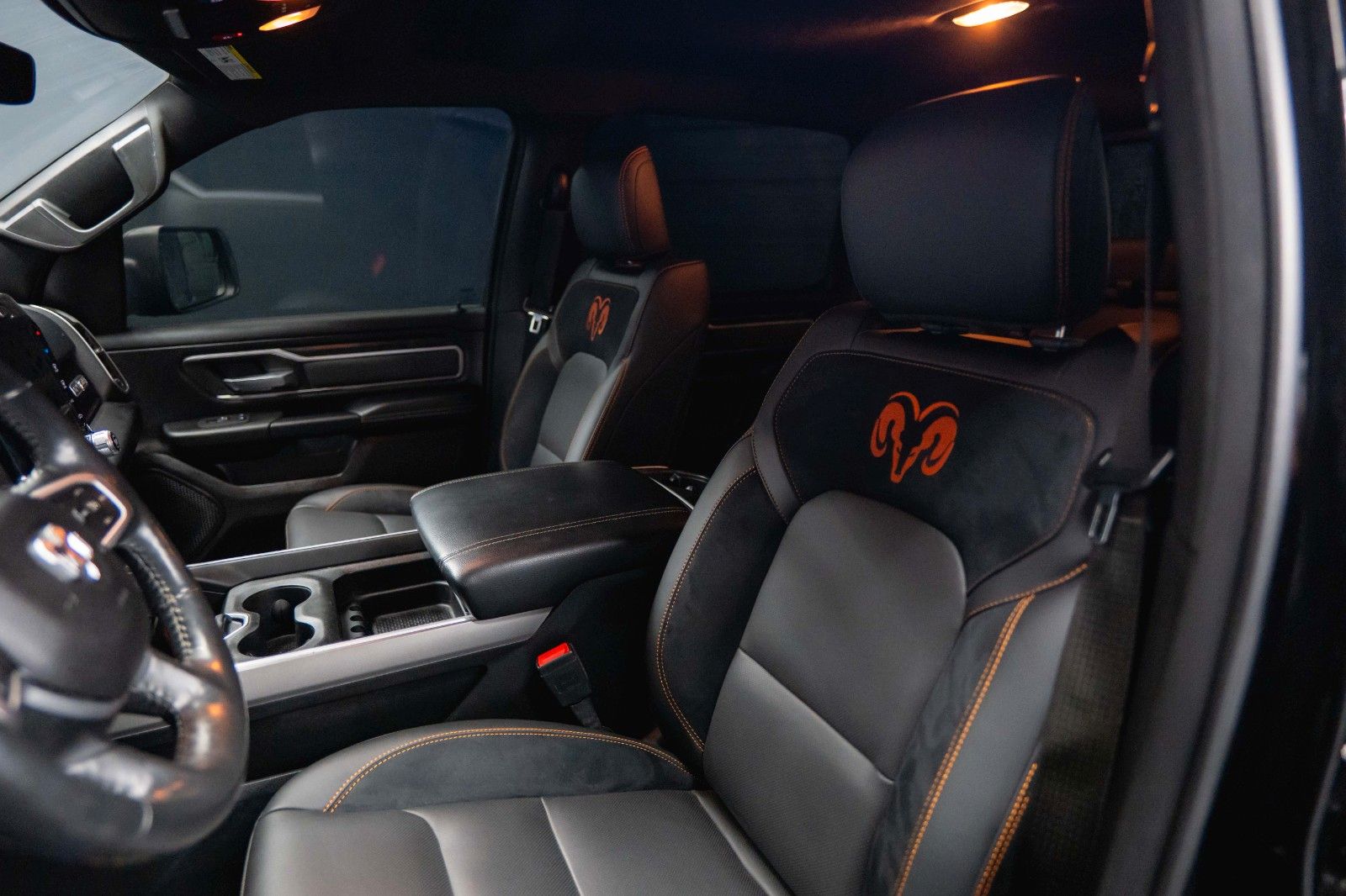 Fahrzeugabbildung Dodge RAM 5.7 V8 HEMI 4x4 OFFROAD Night Limited 19%