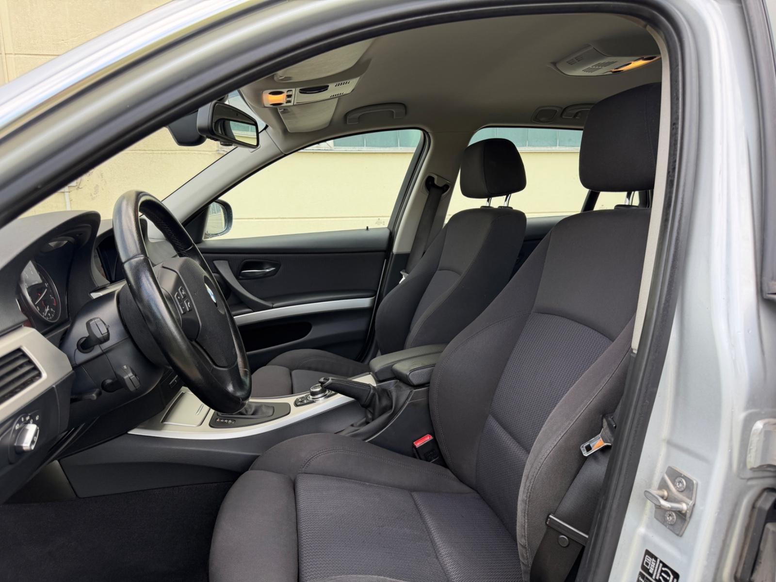 BMW 325 TOURING AUT*XEN*AHK*2.HAND*NAVI* | 218 ch | BVA | BMW 325I TOURING AUT | ATTELAGE
