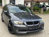 BMW 320i Touring XENON+NAVI+LEDER+19 ALU - BMW 320 aus 2007: Kombi, 320i