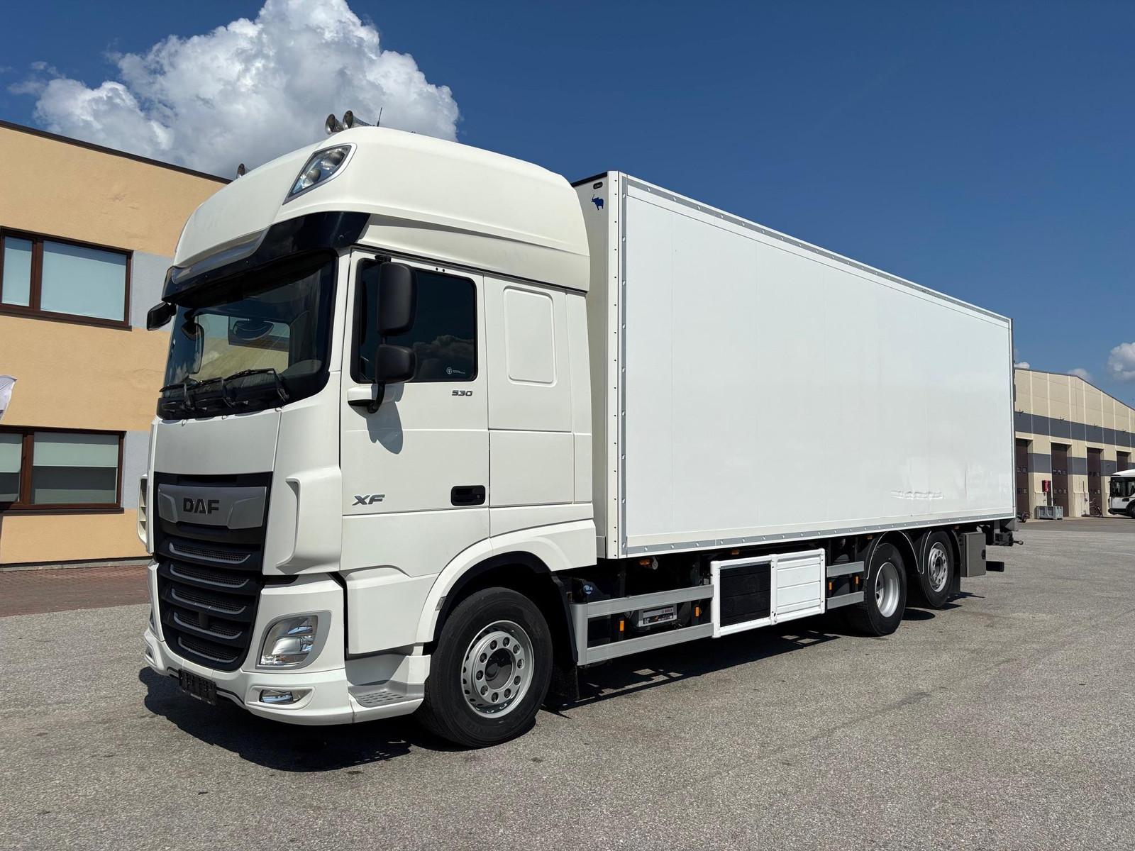 DAF XF530 6x2 + CARRIER SUPRA 1150U