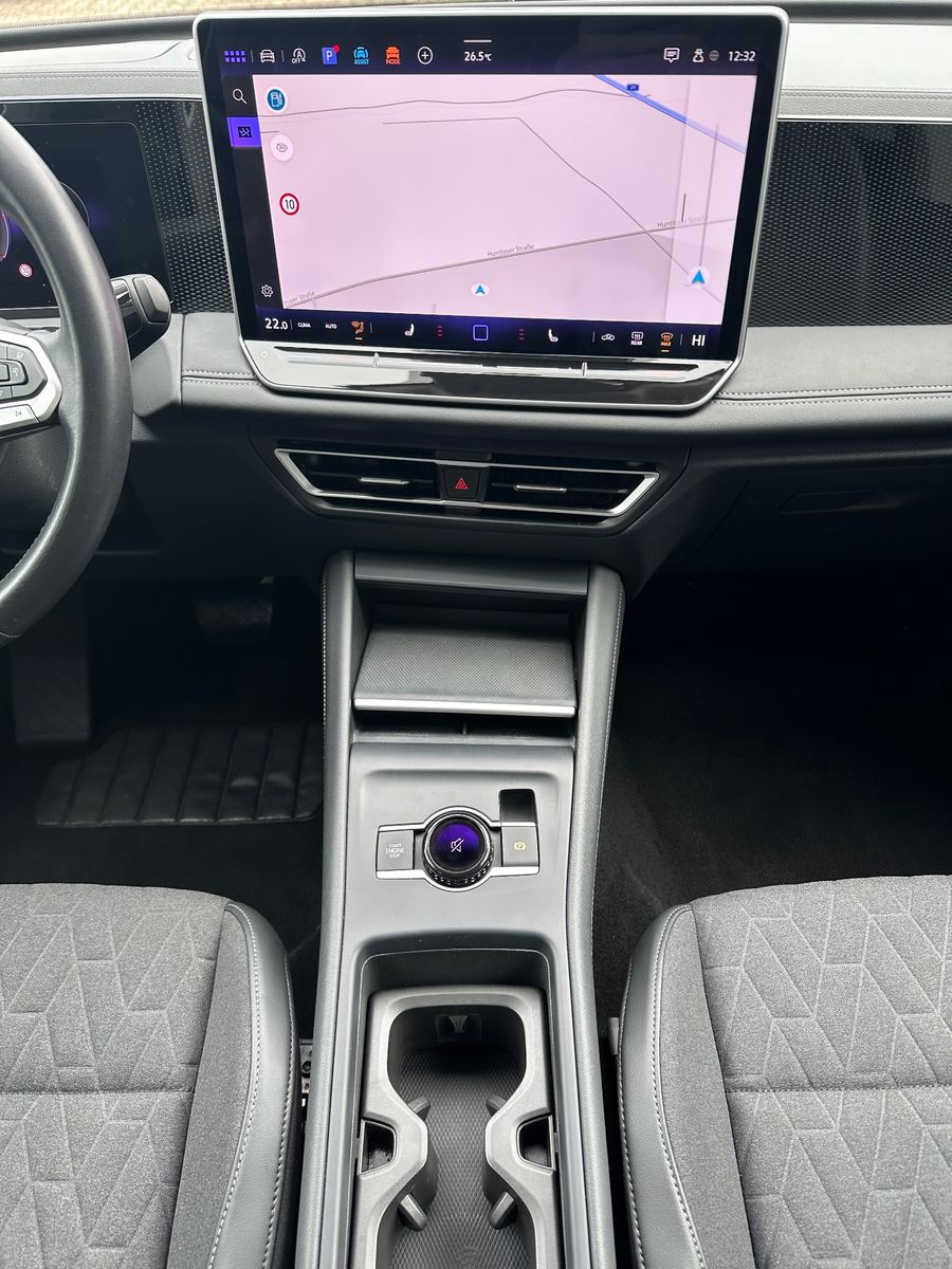 Fahrzeugabbildung Volkswagen Tiguan 2.0 TDI DSG Life NAV+LED+AHK+HUD+KAM+ACC
