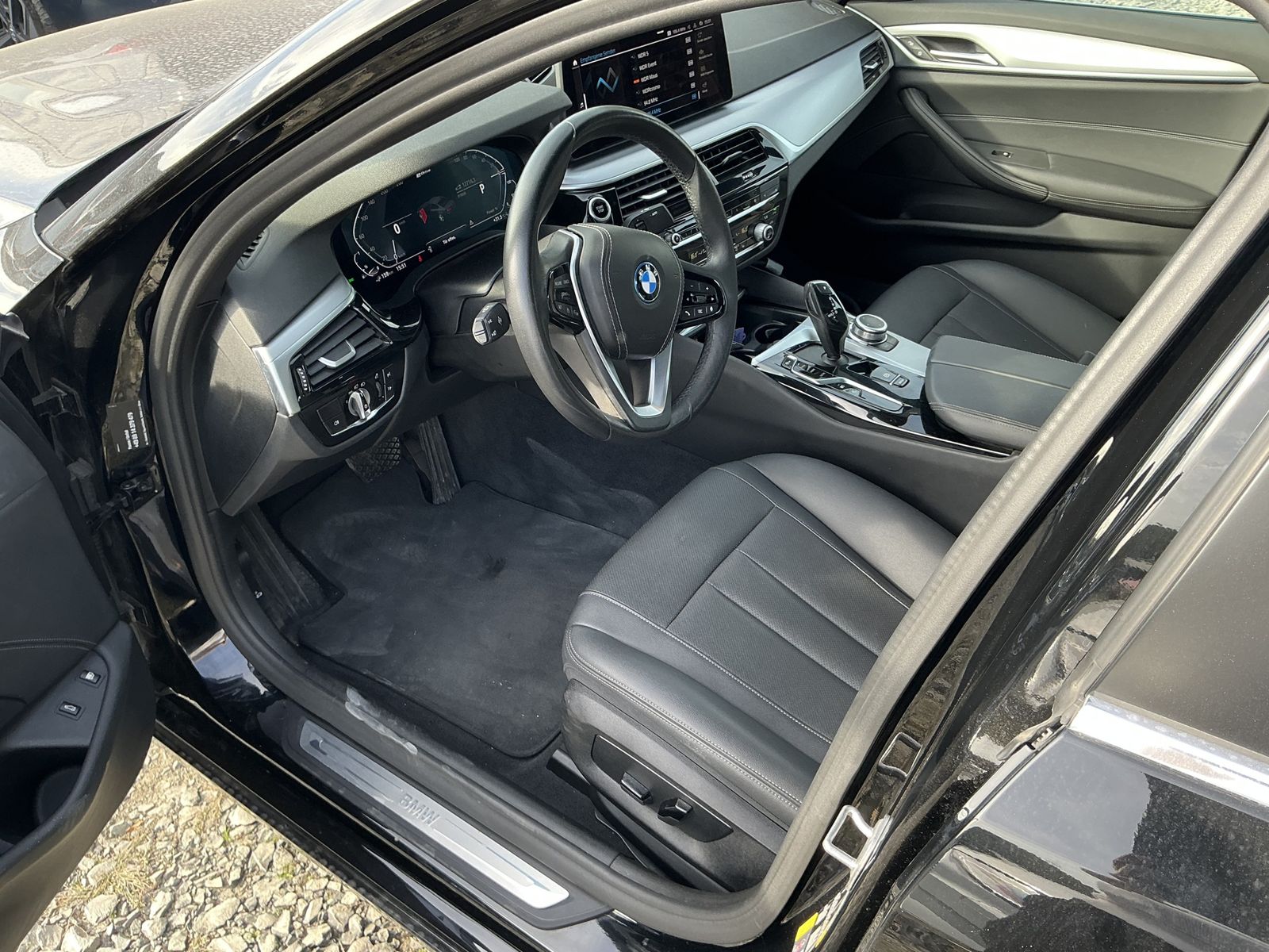 BMW 530 e Leder R.Cam Navi dig.Cockpit SHZ LED DAB  imagem 3