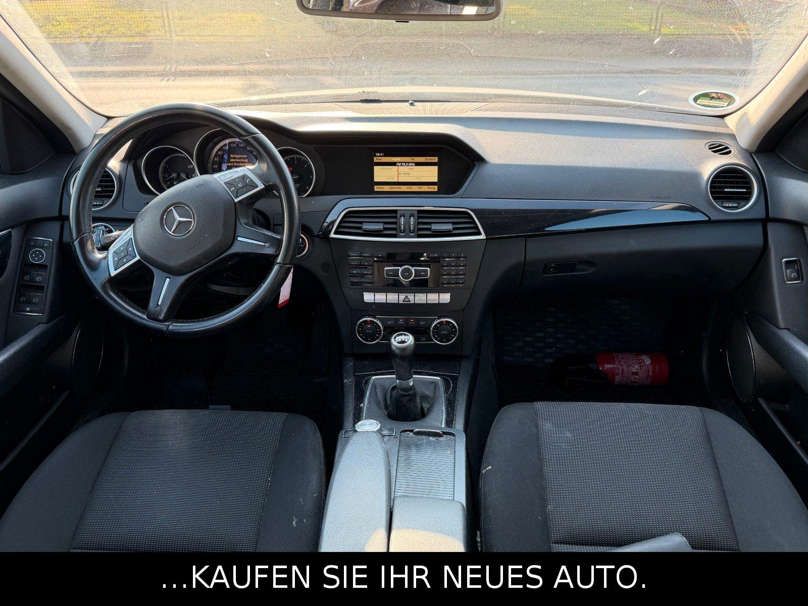 Mercedes-Benz C200 2012 — photo 12