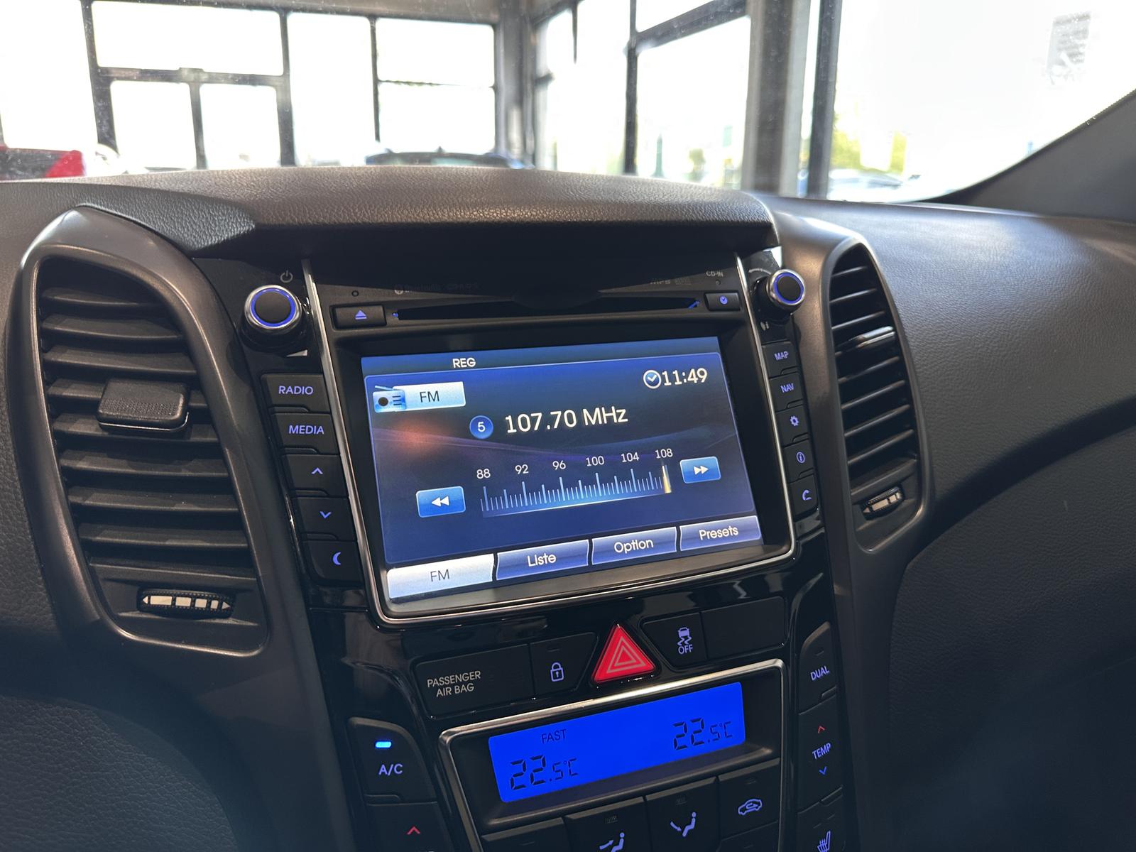 Hyundai i30 Turbo *1. HAND, NAVI, RFK, SCHECKHEFT*