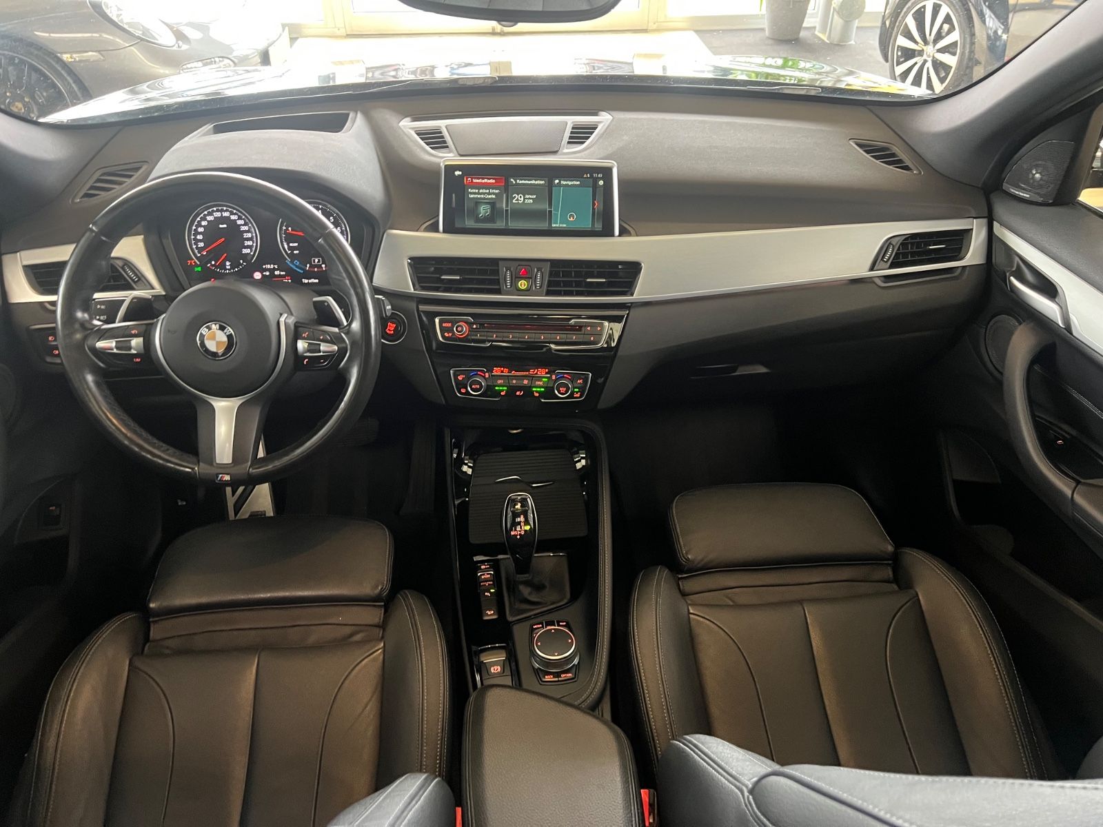 Fahrzeugabbildung BMW X1 xDrive 25 i M Sport *PANO*HEAD-UP*LED*MEMORY*