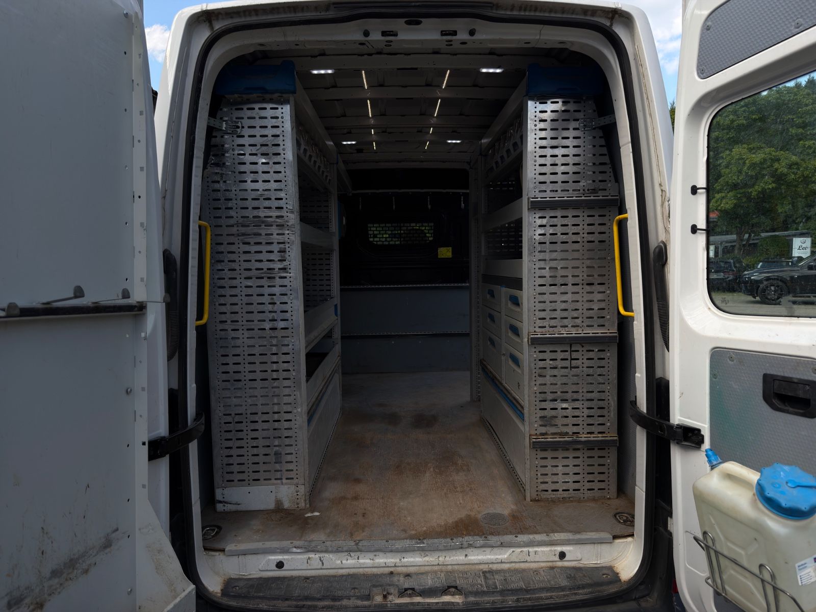 Fahrzeugabbildung Volkswagen Crafter Kasten 35 mittellang Hochdach|AHK|AUSBAU