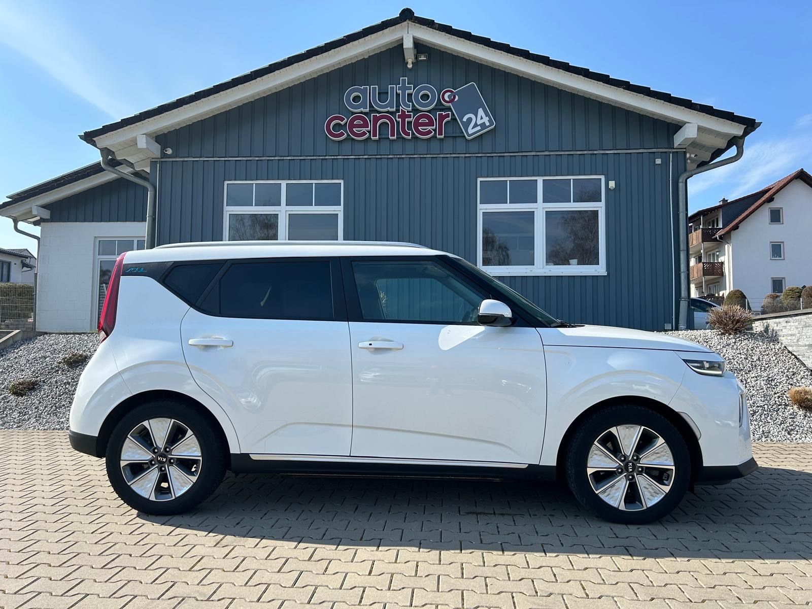 Fahrzeugabbildung Kia e-Soul°64 kWh°CCS°3 Phasen°1.Hand°Kamera°HeadUp°