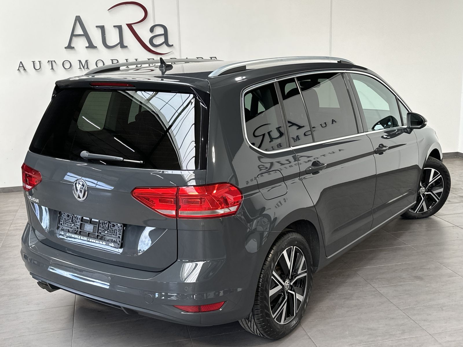 Fahrzeugabbildung Volkswagen Touran 2.0 TDI Highline NAV+LED+ACC+FAMILY-PAKET