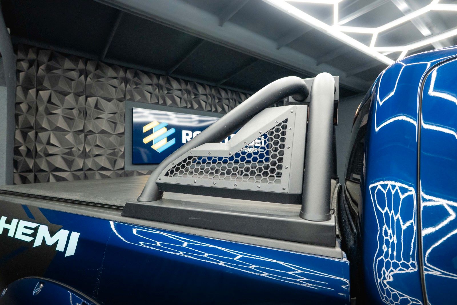 Fahrzeugabbildung Dodge RAM 5.7 V8 HEMI 4x4 OFFROAD NightEdition LONGBED