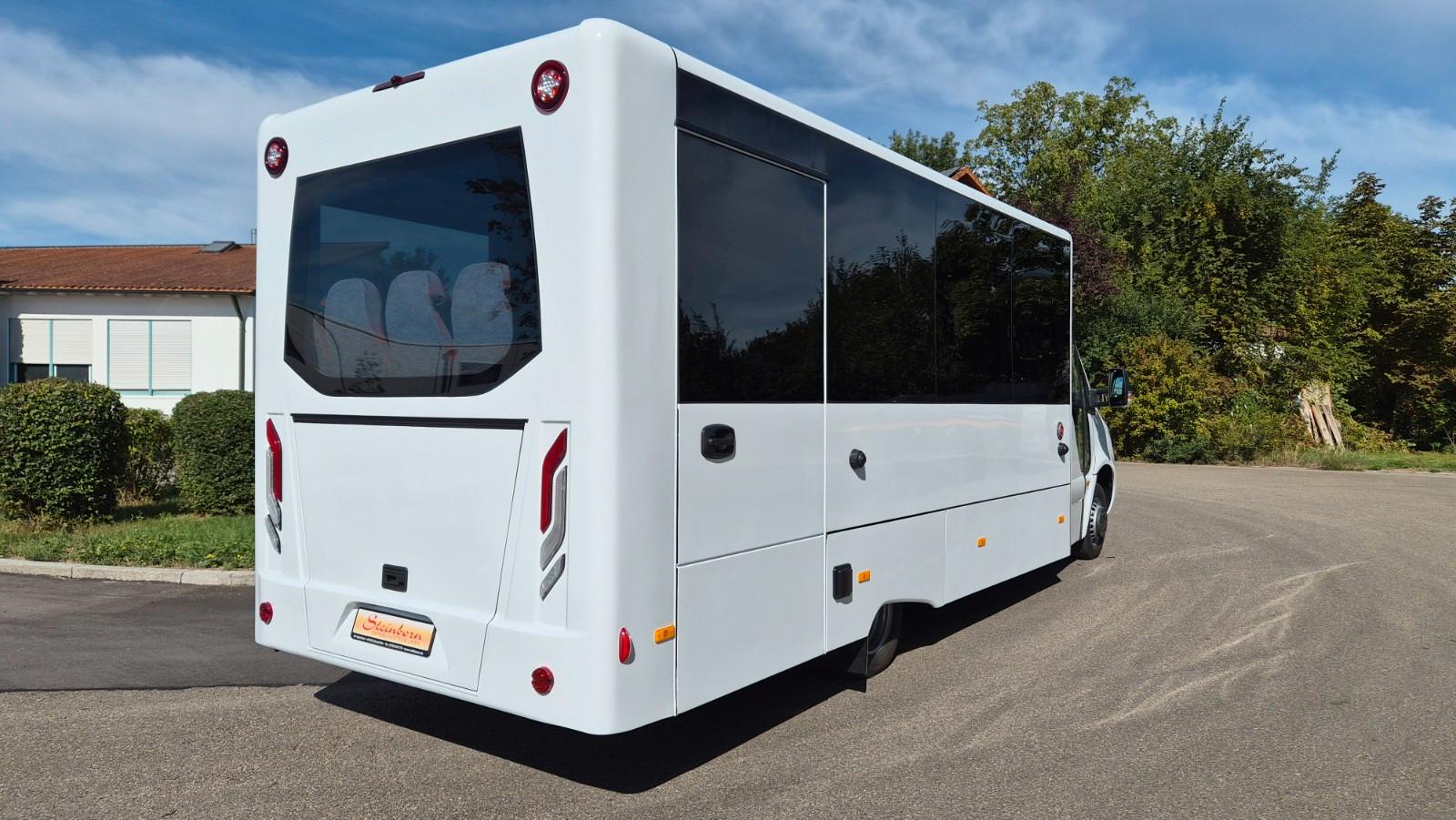 Mercedes-Benz 30 Sitzer Schul- Transferbus 519 Lagerfahrzeug