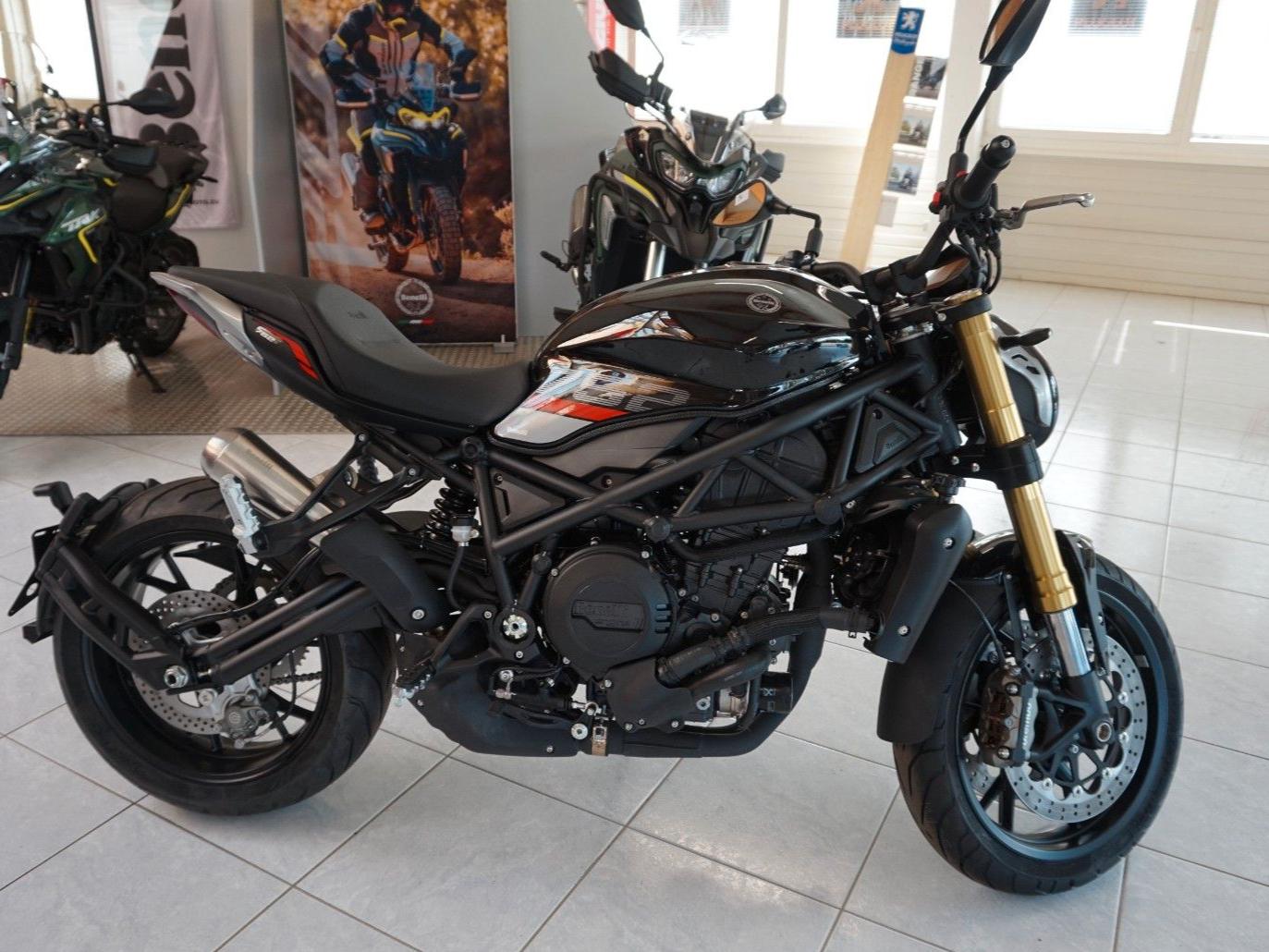 Benelli 752 S, Naked bike, E5, schwarz-glänzend