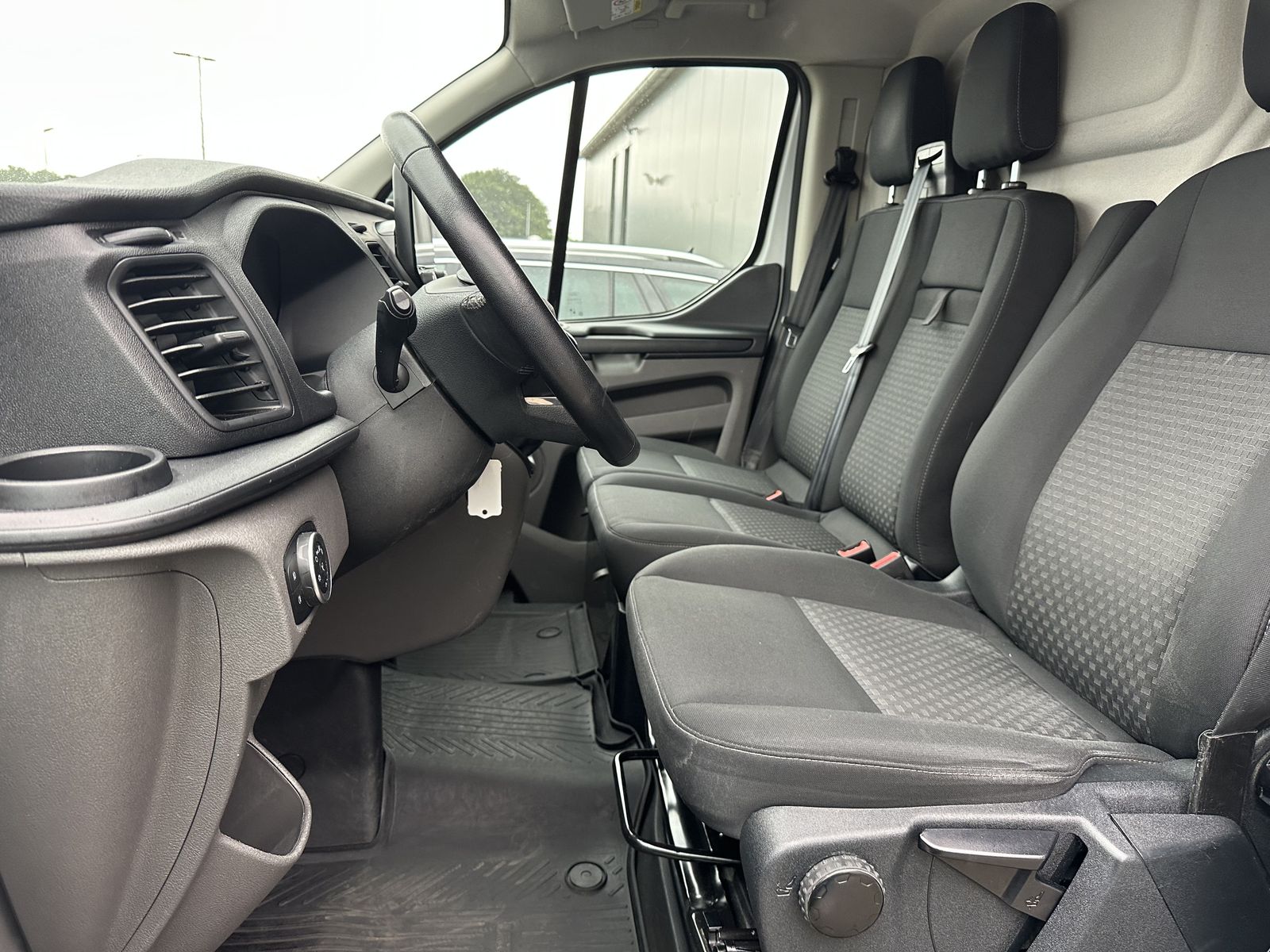 Fahrzeugabbildung Ford Transit Custom 300 L2 2.0 TDCi KLIMA+SHZ+KAMERA+