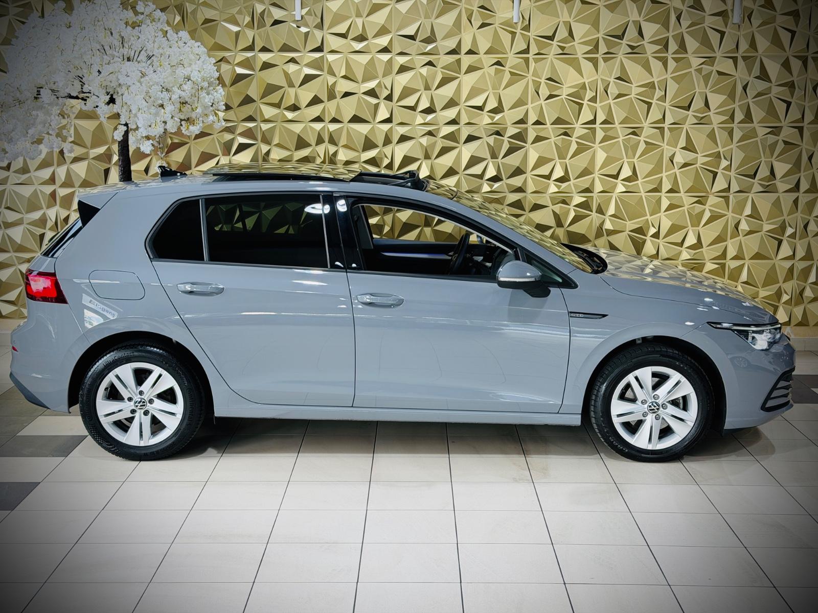 Volkswagen Golf VIII Lim. Life AUTOMATIK PANORAMA LED 1.HD, миниатюра 6