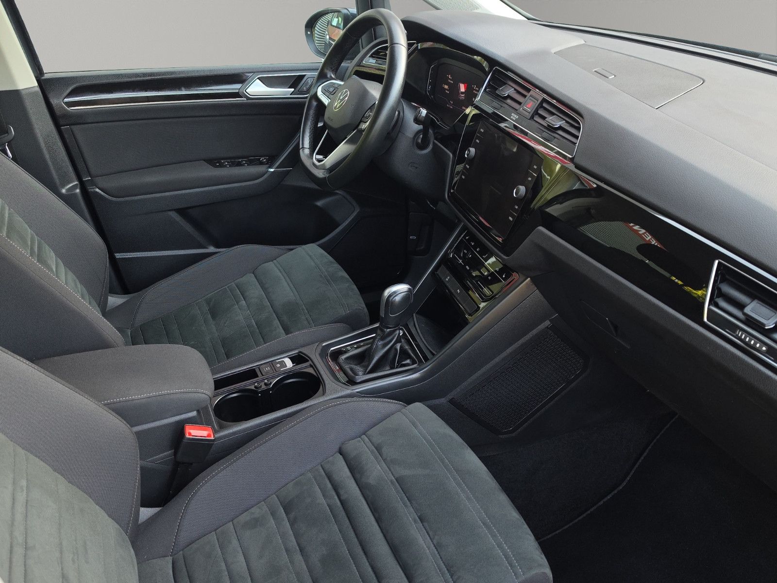 Fahrzeugabbildung Volkswagen Touran Highline BMT/Start-Stop AUTOMATIK 1.Hand