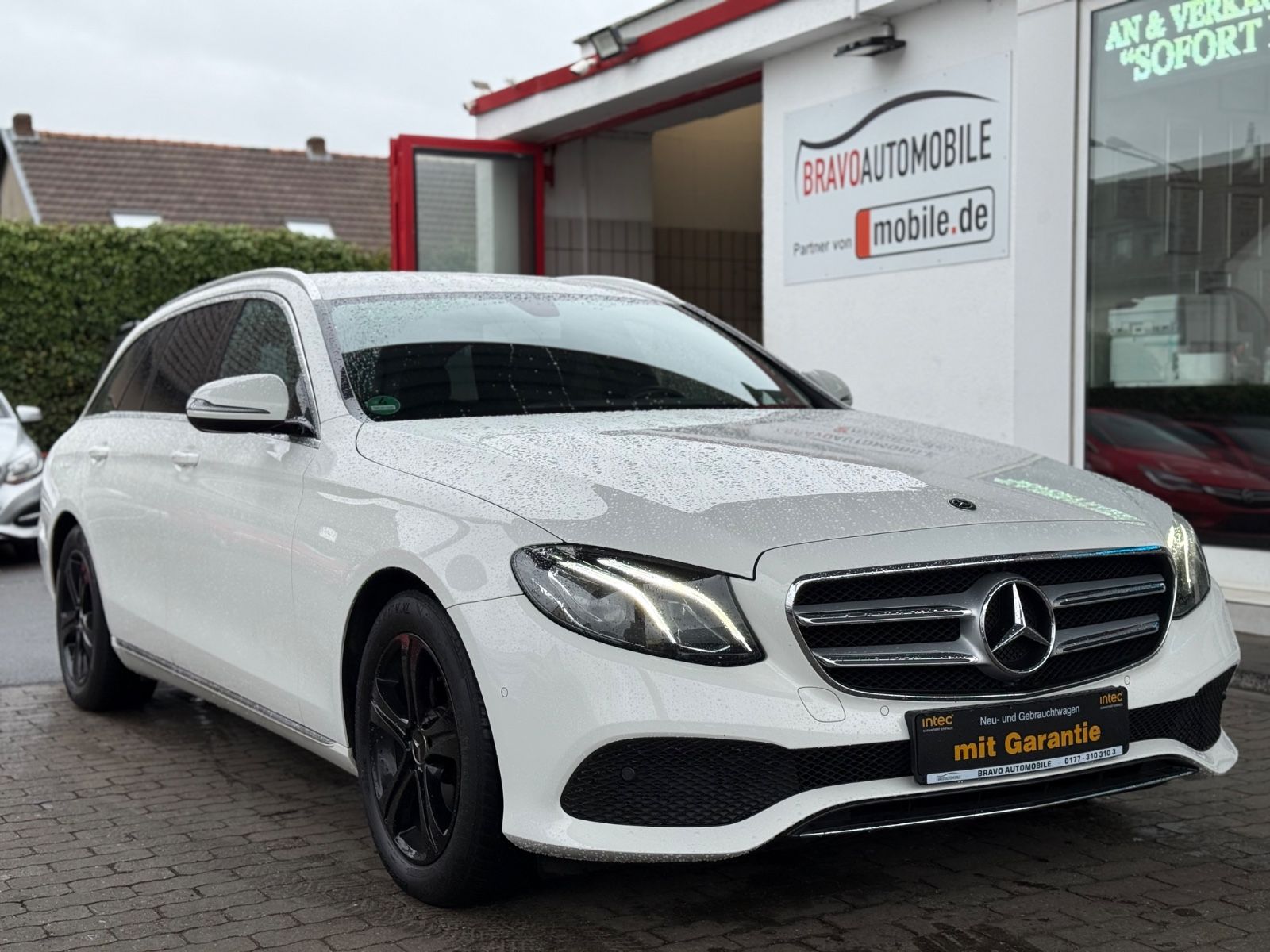 MERCEDES-BENZ E 200 T Avantgarde Aut. LED/NAVI/LEDER/SHZ/USB