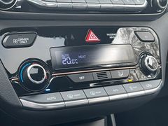 Fahrzeugabbildung Hyundai IONIQ Elektro Premium *Kamera*Totwinkel*ACC*LED*
