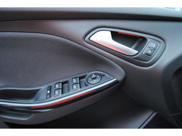Fahrzeugabbildung Ford Focus 1.5 TITANIUM+AHK+WINTER-PAKET+KEYFREE+NAVI