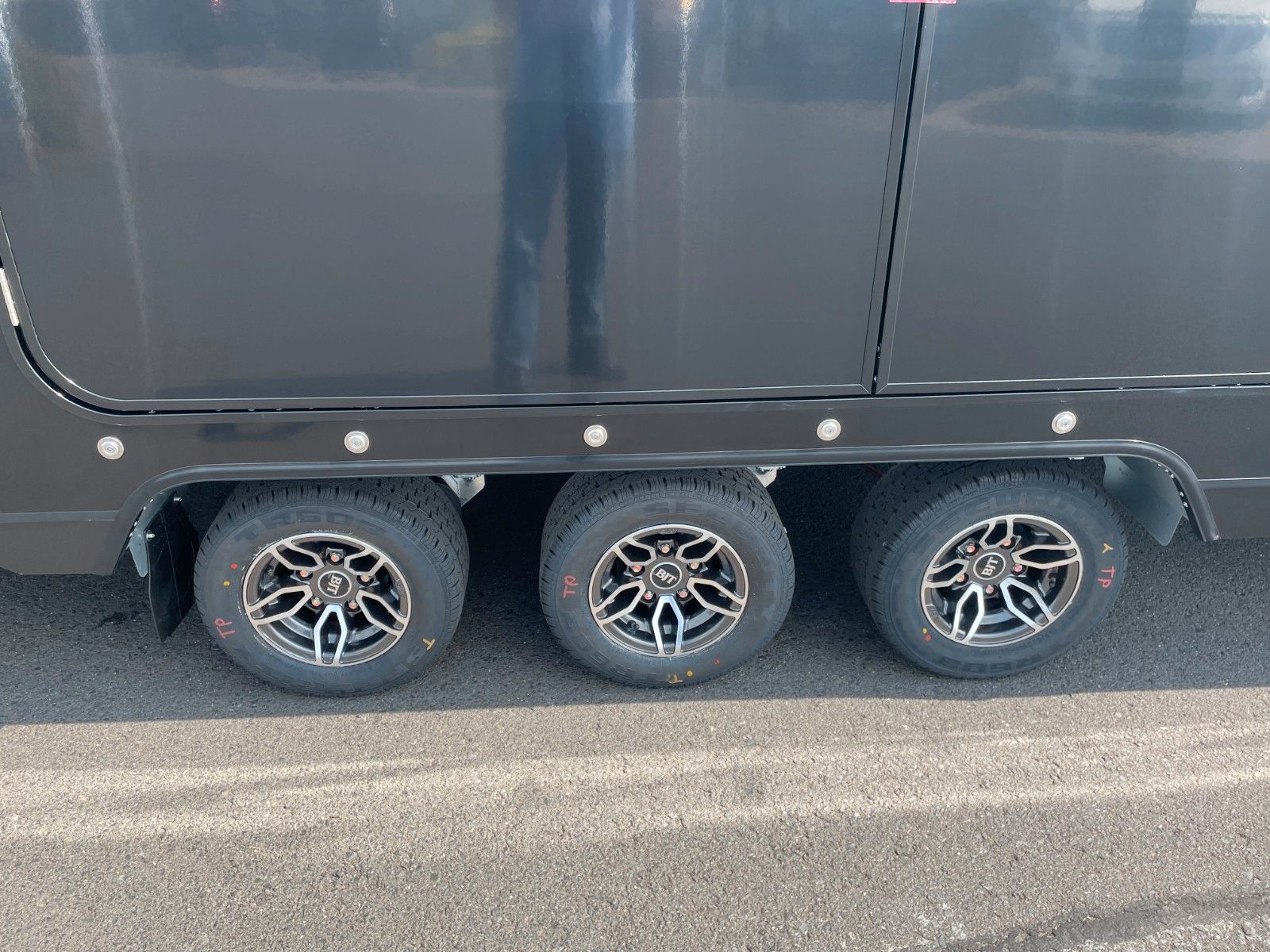 Fahrzeugabbildung Brian James Race Transporter 7 / Länge: 6,16 m / 3.500 kg