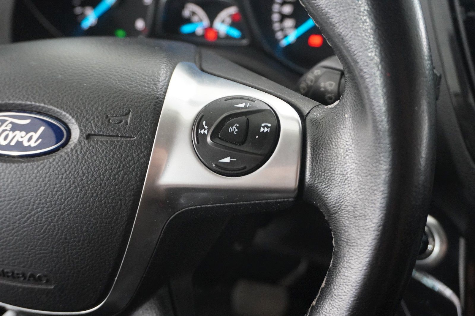 Fahrzeugabbildung Ford Kuga 2.0D INDIVIDUAL 4X4 NAVI/LED/KAMERA/SPORT
