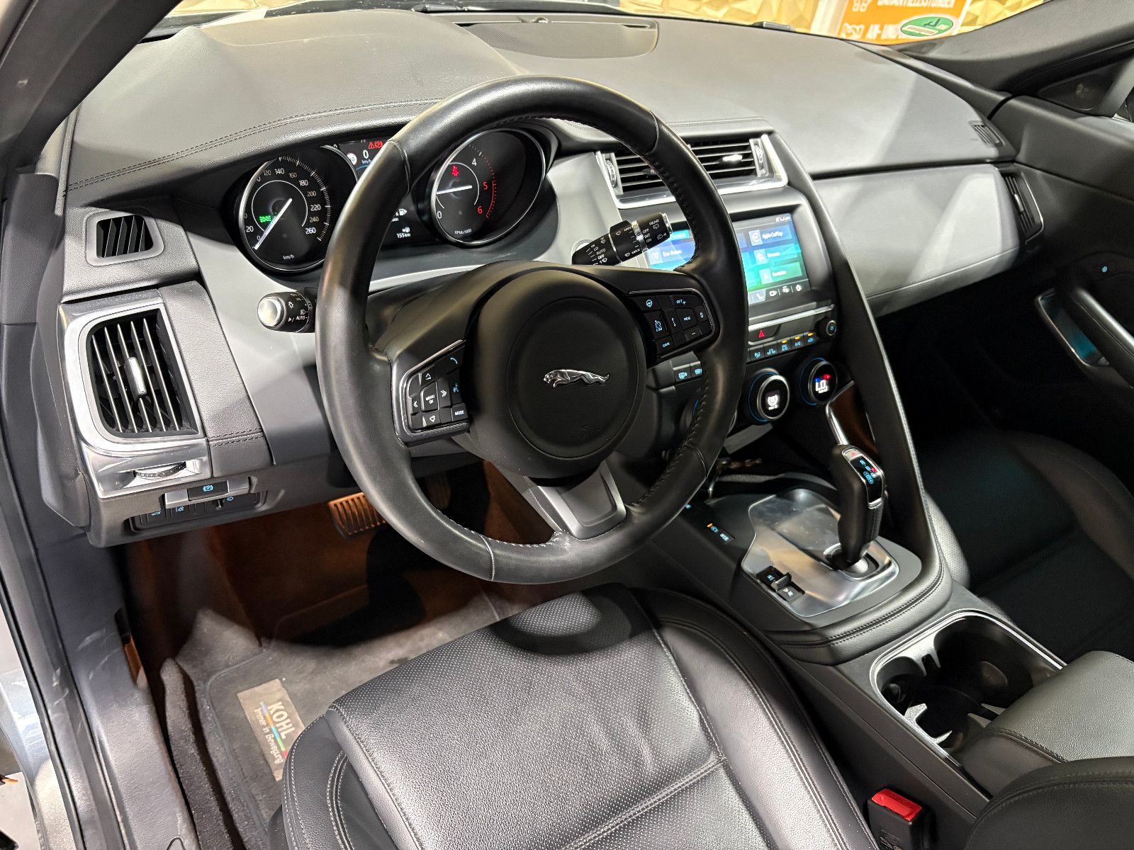 Fahrzeugabbildung Jaguar E-PACE S/NAVI/KAMERA/APPLE/ACC/SHZ/KLIMA/TOTWINK