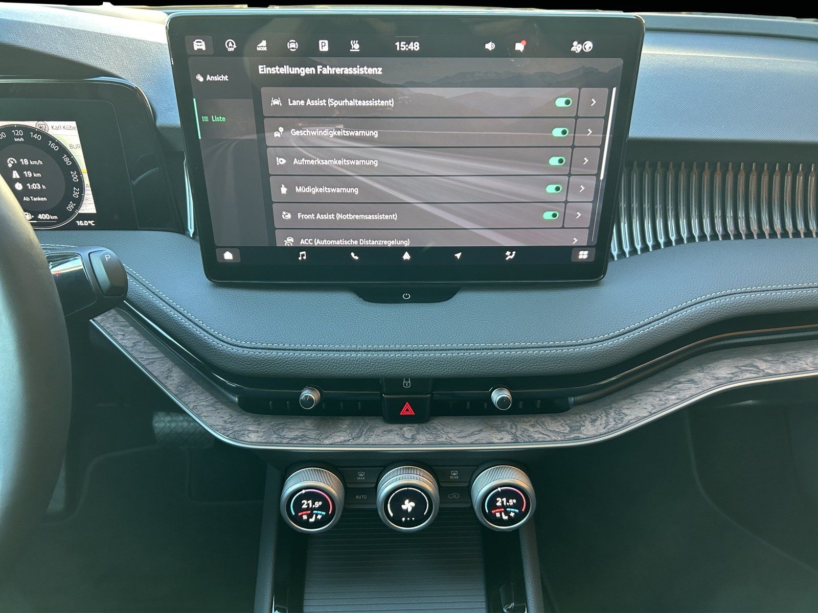 Fahrzeugabbildung SKODA Superb Combi 2.0 TDI L&K/ST-HZG/PANO-DA/AHK/360°