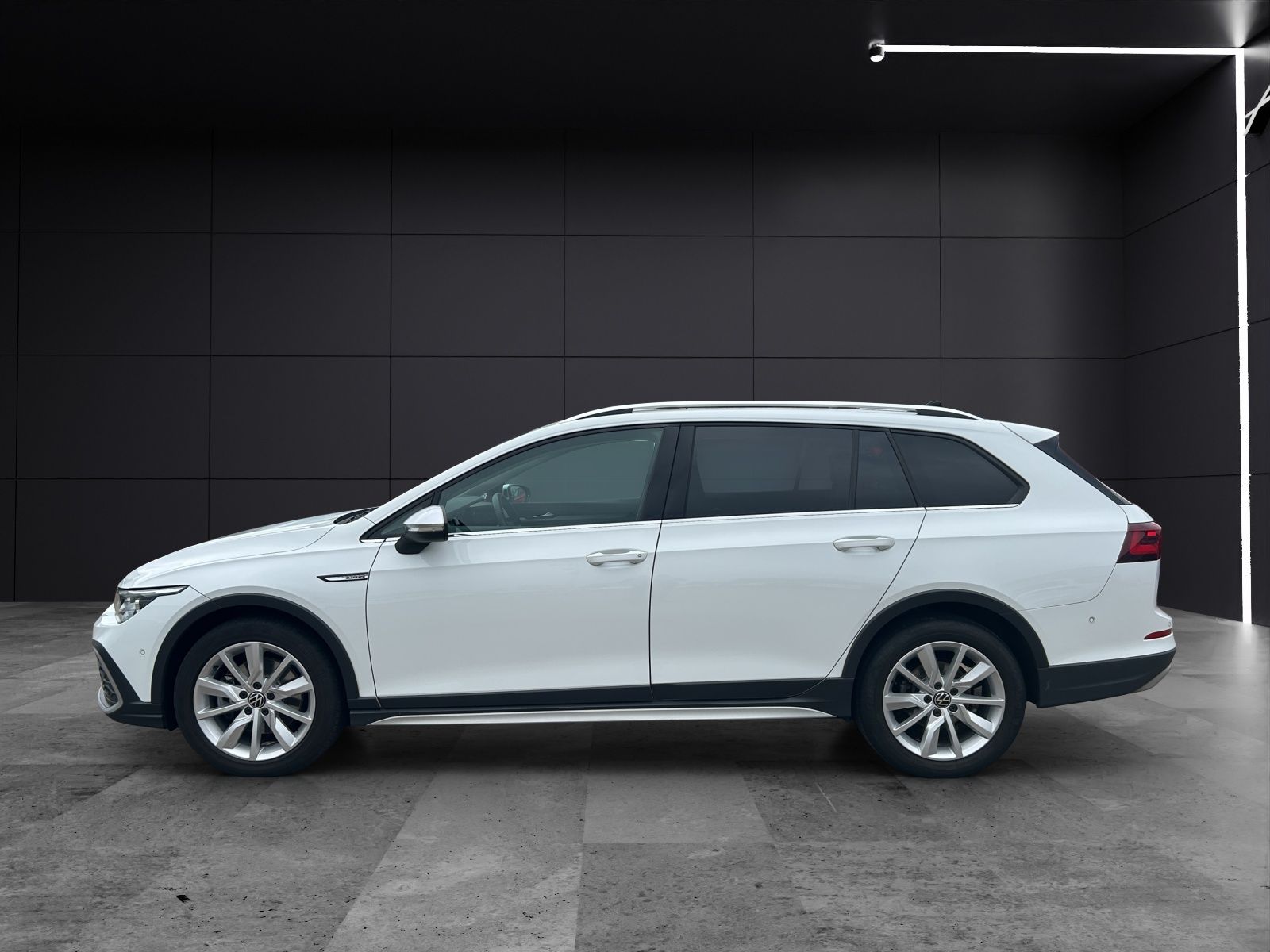 Fahrzeugabbildung Volkswagen Golf VIII Variant Alltrack TDI DSG IQ Light ACC