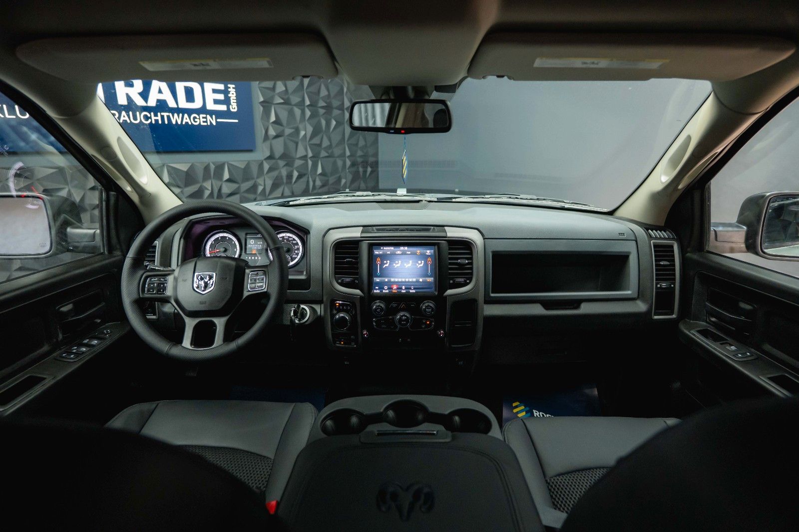 Fahrzeugabbildung Dodge RAM 5.7 V8 HEMI 4x4 OFFROAD Night-Paket *LED*AHK