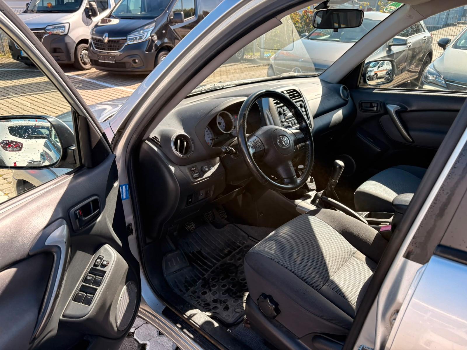 TOYOTA RAV4 - 2.0 -150 CV - BVM - VOLANT EN CUIR