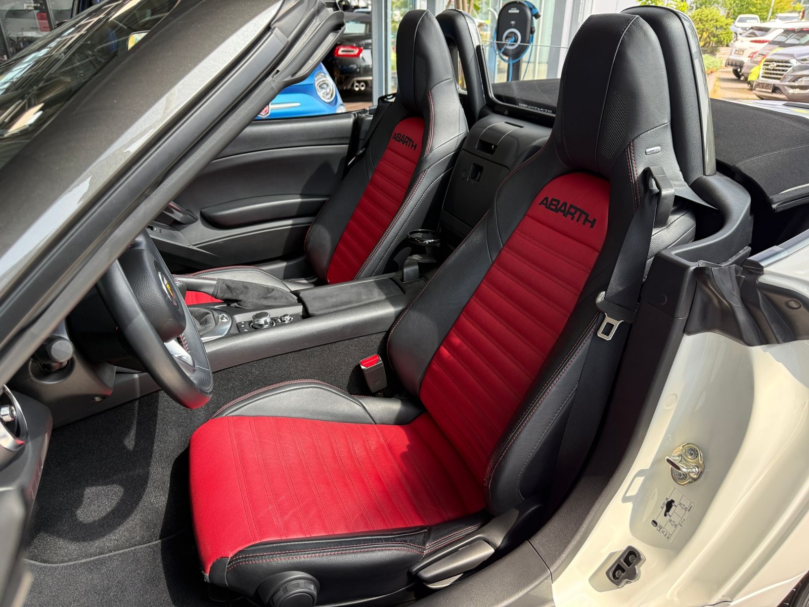 Fahrzeugabbildung Abarth 124 Spider LED LEDER ALU SHZ